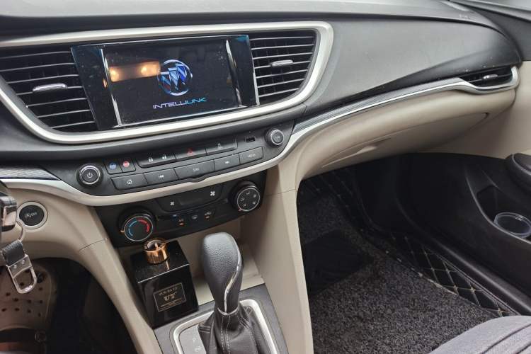 Used Buick GT 2021 Exemplar 1.5L Automatic Elite Version Audio And AC Panel