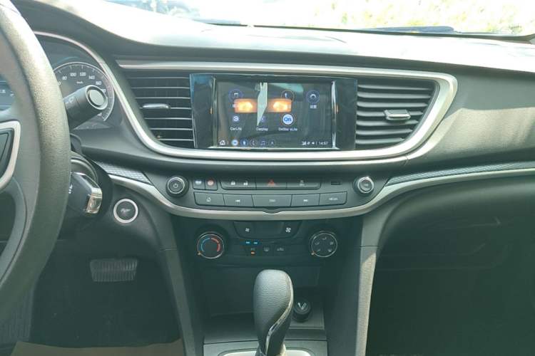 Used Buick GT 2021 Revised Version Flagship 1.5L Automatic Elite Edition Audio And AC Panel