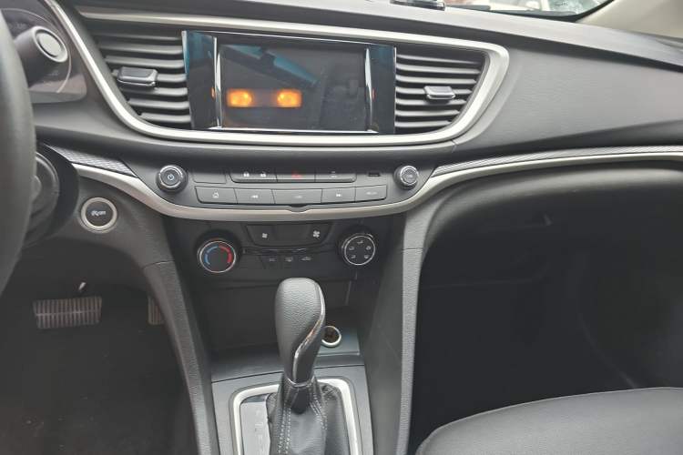 Used Buick GT 2021 Revised Version 1.3T Automatic Mild Hybrid Elite Edition Audio And AC Panel