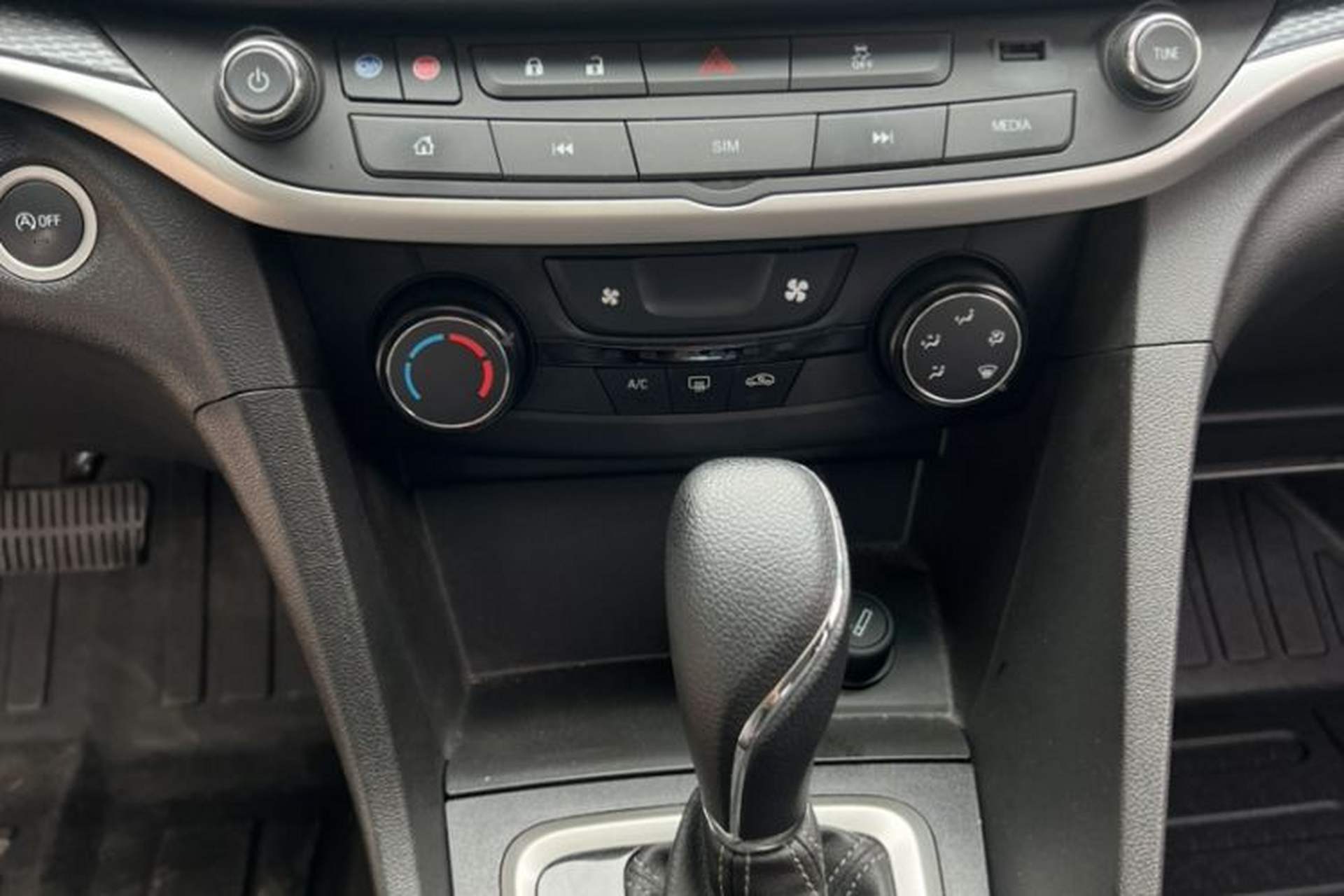Used Buick GT 2021 Revised Version Flagship 1.5L Automatic Elite Edition Audio And AC Panel