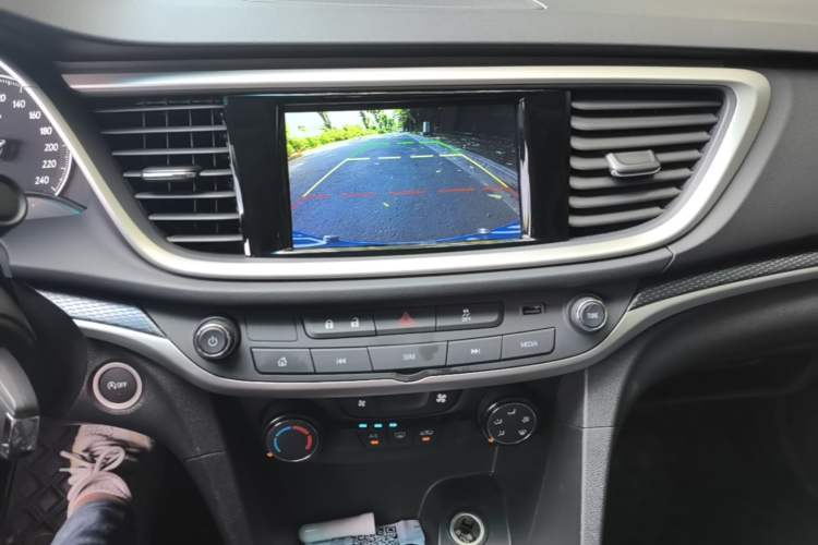 Used Buick GT 2021 Revised Version 1.3T Automatic Mild Hybrid Elite Edition Audio And AC Panel