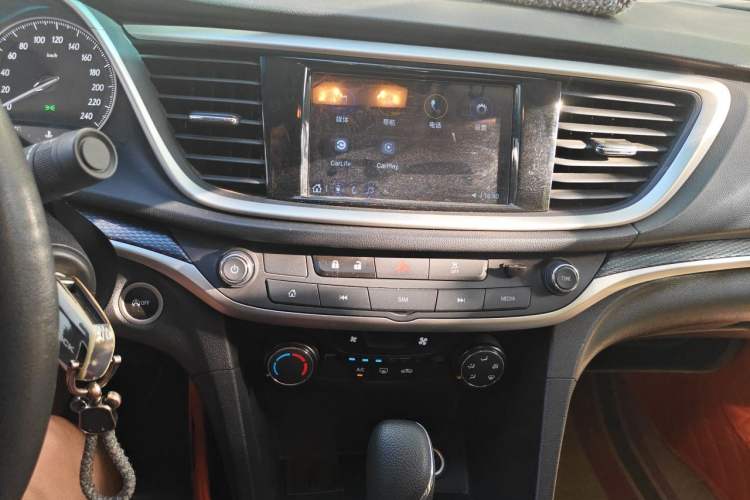 Used Buick GT 2021 Revised Version Flagship 1.5L Automatic Elite Edition Audio And AC Panel