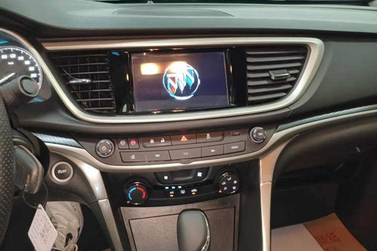 Used Buick GT 2021 Revised Version Flagship 1.5L Automatic Elite Edition Audio And AC Panel