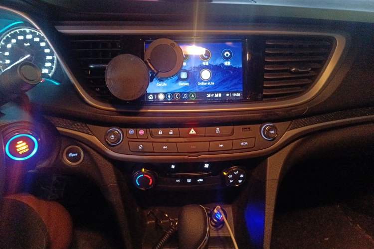 Used Buick GT 2021 Revised Version Flagship 1.5L Automatic Elite Edition Audio And AC Panel