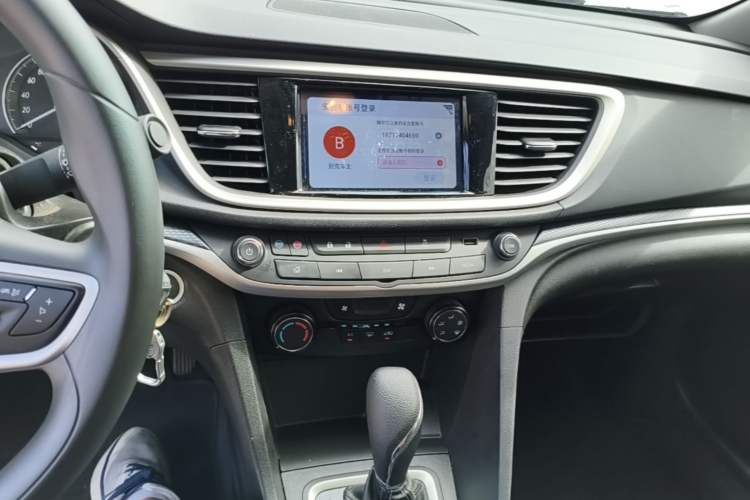 Used Buick GT 2021 Revised Version Flagship 1.5L Automatic Elite Edition Audio And AC Panel