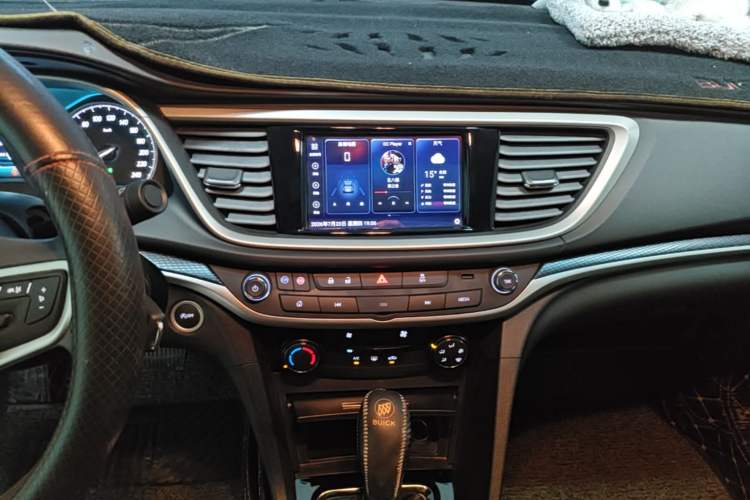 Used Buick GT 2021 Revised Version Flagship 1.5L Automatic Elite Edition Audio And AC Panel