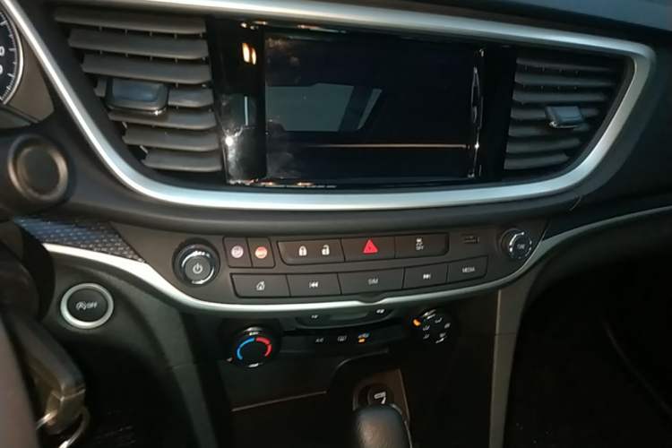Used Buick GT 2021 Revised Version Flagship 1.5L Automatic Elite Edition Audio And AC Panel