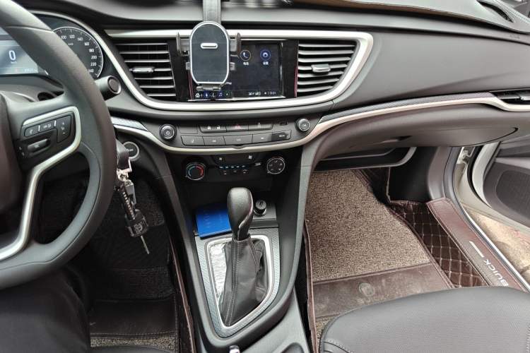 Used Buick GT 2021 Revised Version Flagship 1.5L Automatic Elite Edition Audio And AC Panel