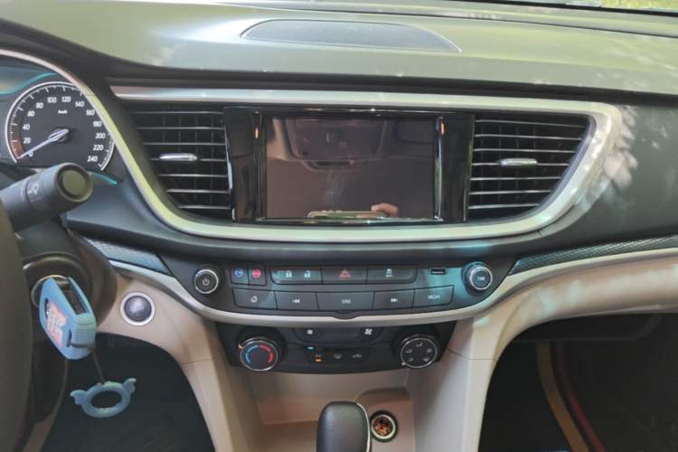 Used Buick GT 2021 Exemplar 1.5L Automatic Elite Version Audio And AC Panel
