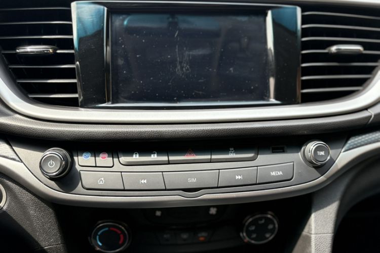 Used Buick GT 2021 Revised Version Flagship 1.5L Automatic Elite Edition Audio And AC Panel