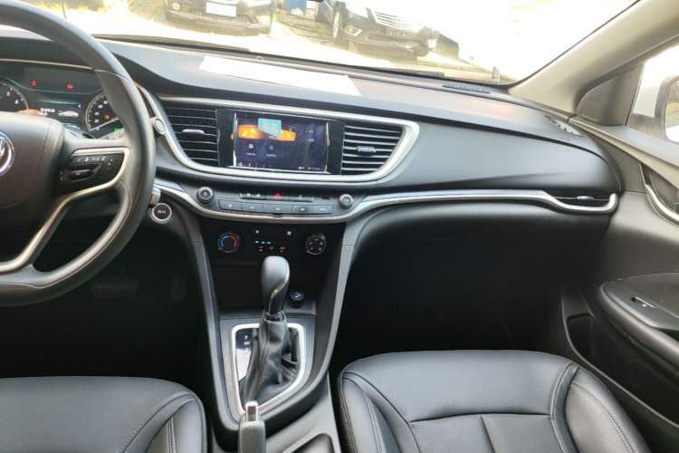 Used Buick GT 2021 Revised Version Flagship 1.5L Automatic Entry-Level Trim Audio And AC Panel