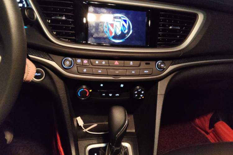 Used Buick GT 2021 Revised Version Flagship 1.5L Automatic Elite Edition Audio And AC Panel