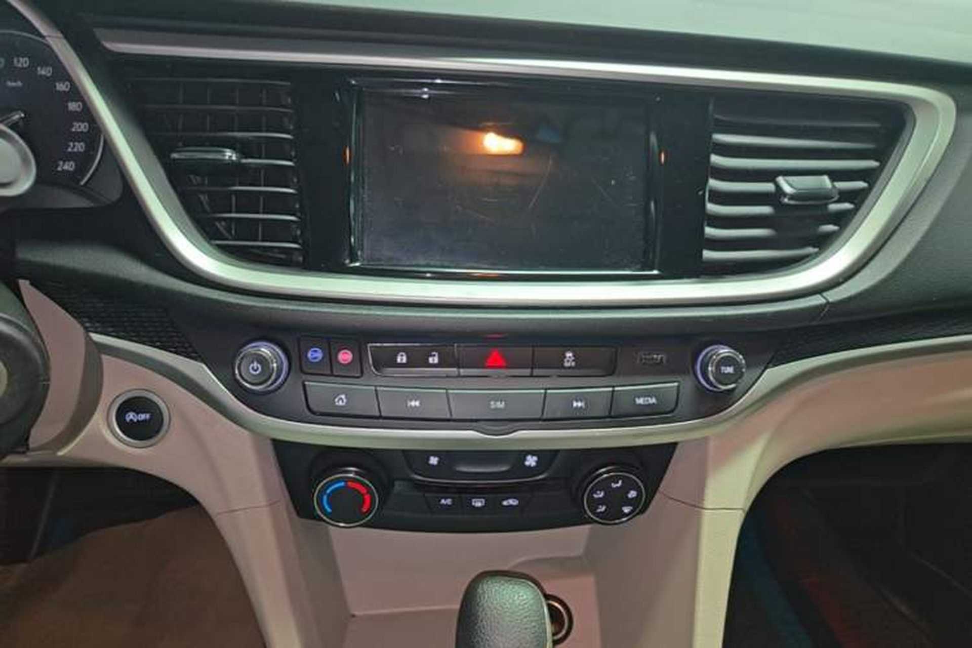 Used Buick GT 2021 Exemplar 1.5L Automatic Elite Version Audio And AC Panel