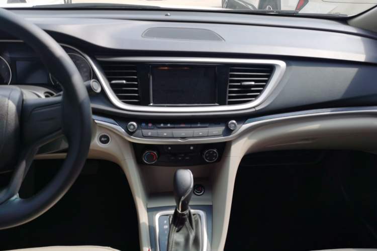 Used Buick GT 2021 Exemplar 1.5L Automatic Elite Version Audio And AC Panel