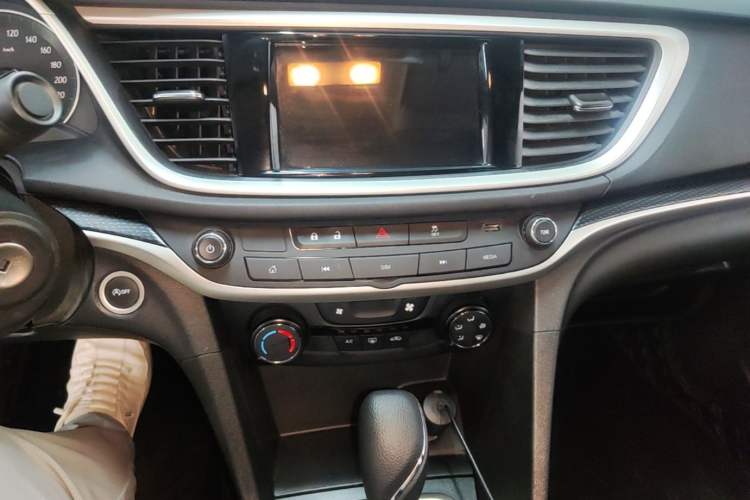 Used Buick GT 2021 Revised Version Flagship 1.5L Automatic Entry-Level Trim Audio And AC Panel
