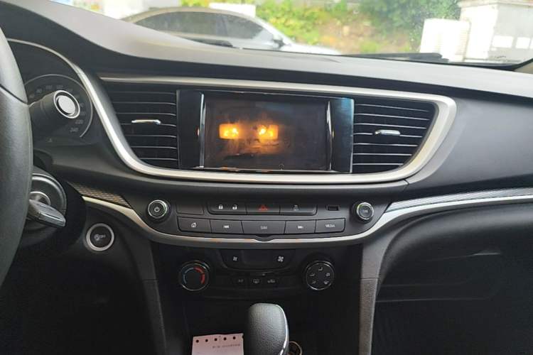 Used Buick GT 2021 Revised Version Flagship 1.5L Automatic Entry-Level Trim Audio And AC Panel