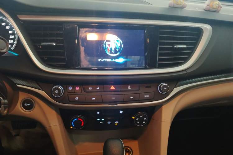 Used Buick GT 2021 Exemplar 1.5L Automatic Elite Version Audio And AC Panel