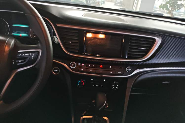 Used Buick GT 2021 Revised Version 1.3T Automatic Mild Hybrid Elite Edition Audio And AC Panel