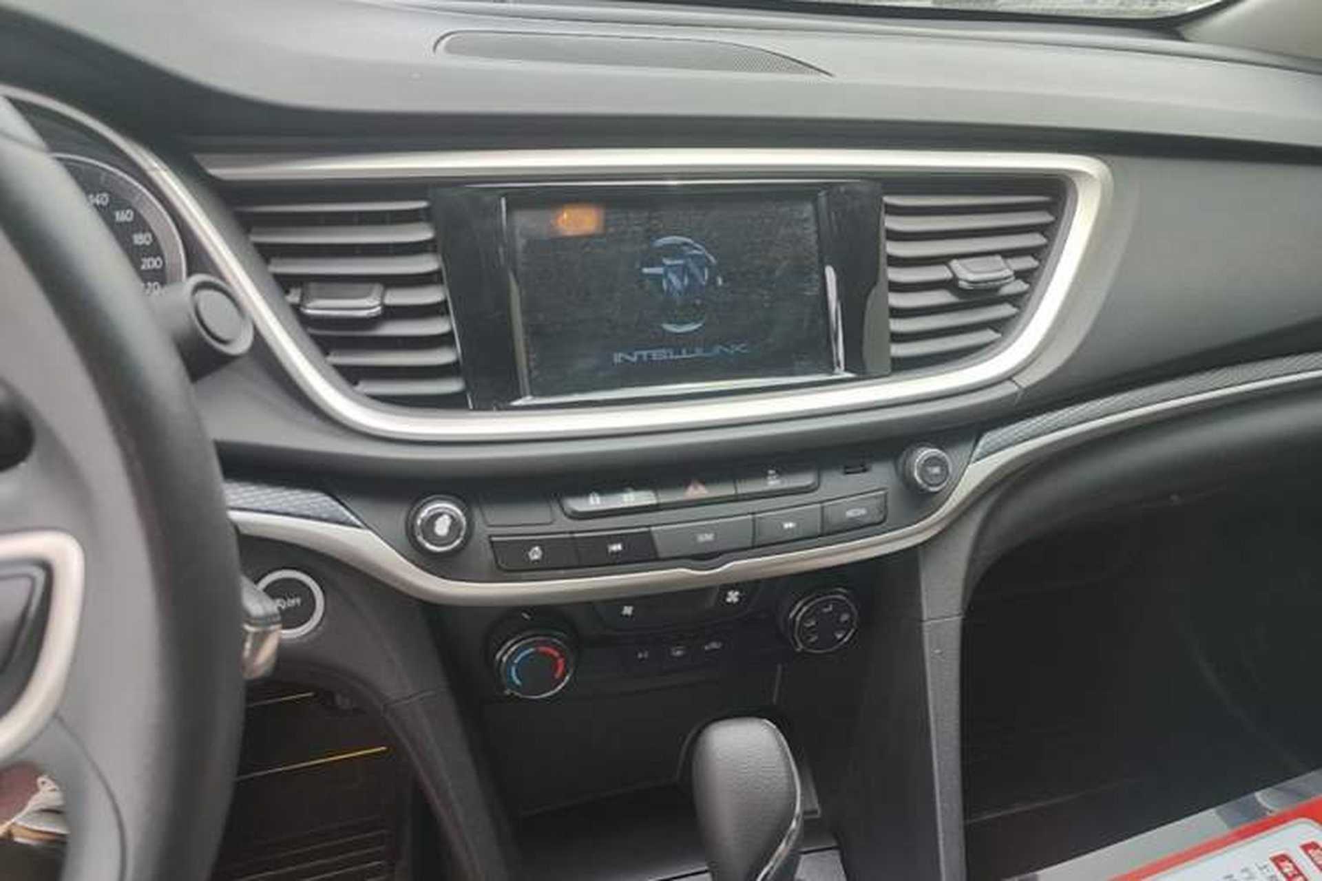 Used Buick GT 2021 Revised Version 1.3T Automatic Mild Hybrid Elite Edition Audio And AC Panel