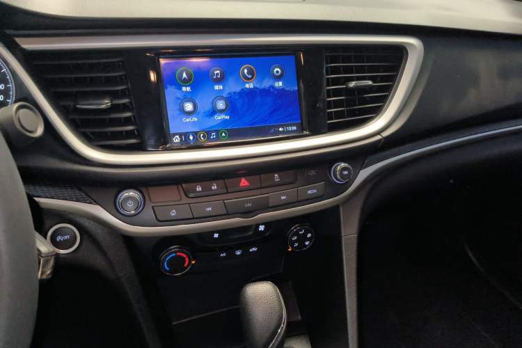 Used Buick GT 2021 Revised Version 1.3T Automatic Mild Hybrid Elite Edition Audio And AC Panel