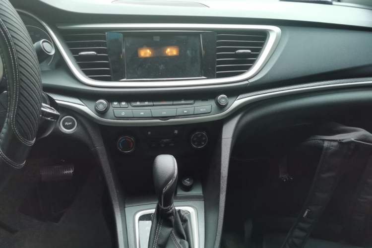 Used Buick GT 2021 Revised Version Flagship 1.5L Automatic Elite Edition Audio And AC Panel