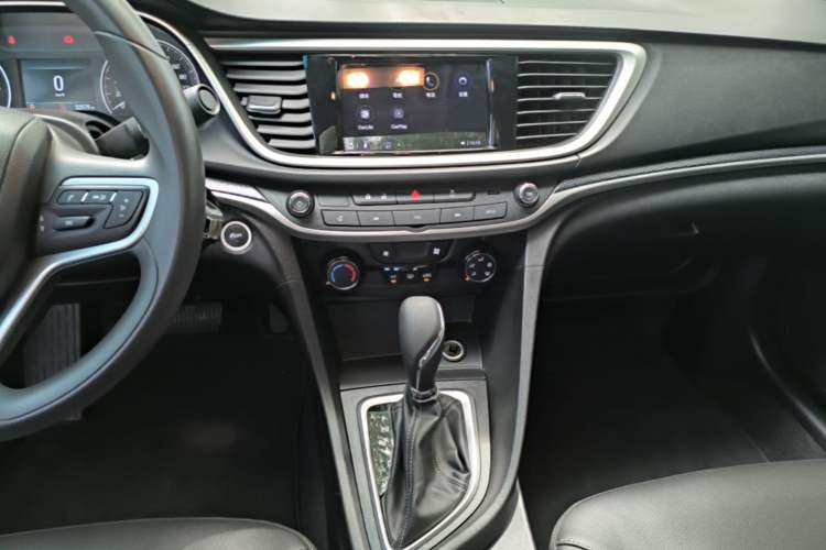 Used Buick GT 2021 Revised Version Flagship 1.5L Automatic Elite Edition Audio And AC Panel