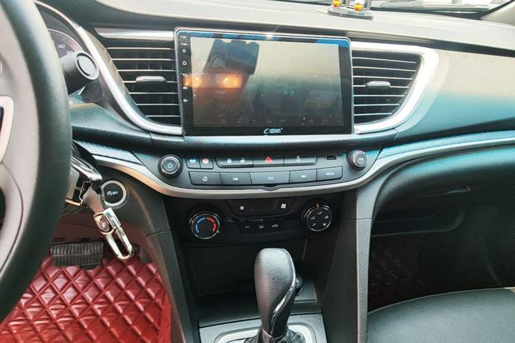 Used Buick GT 2021 Revised Version Flagship 1.5L Automatic Elite Edition Audio And AC Panel