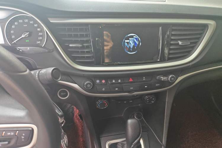 Used Buick GT 2021 Revised Version Flagship 1.5L Automatic Elite Edition Audio And AC Panel