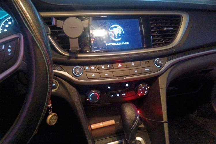 Used Buick GT 2021 Revised Version Flagship 1.5L Automatic Elite Edition Audio And AC Panel