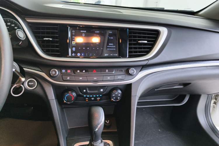 Used Buick GT 2021 Revised Version Flagship 1.5L Automatic Elite Edition Audio And AC Panel