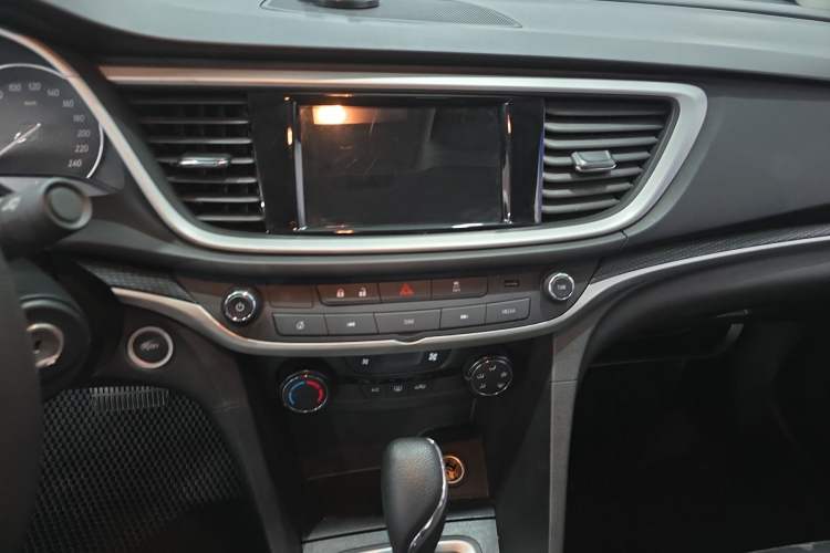 Used Buick GT 2021 Revised Version 1.3T Automatic Mild Hybrid Elite Edition Audio And AC Panel