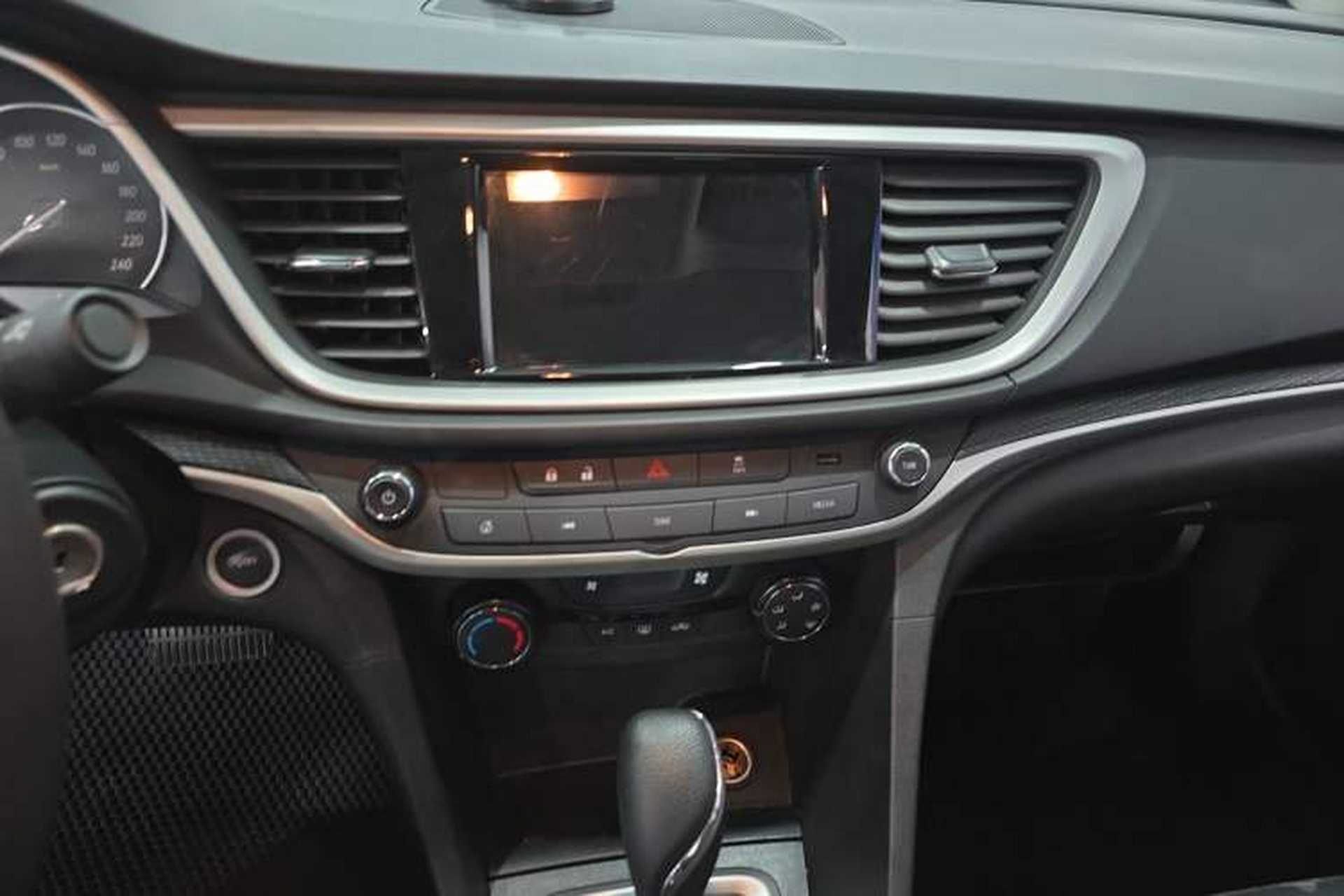 Used Buick GT 2021 Revised Version 1.3T Automatic Mild Hybrid Elite Edition Audio And AC Panel