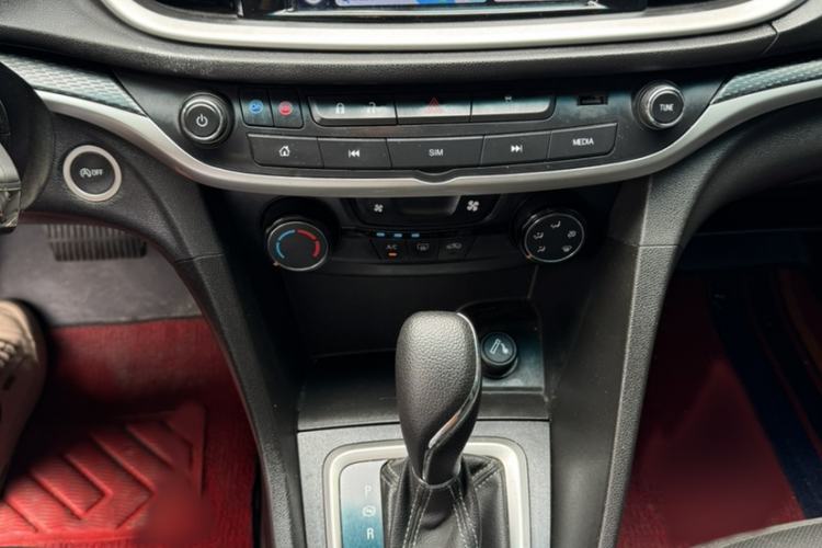 Used Buick GT 2021 Revised Version Flagship 1.5L Automatic Elite Edition Audio And AC Panel