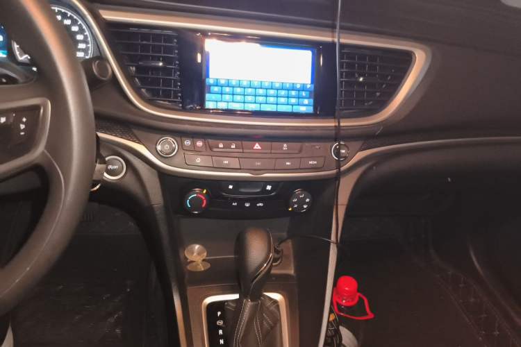 Used Buick GT 2021 Revised Version Flagship 1.5L Automatic Elite Edition Audio And AC Panel
