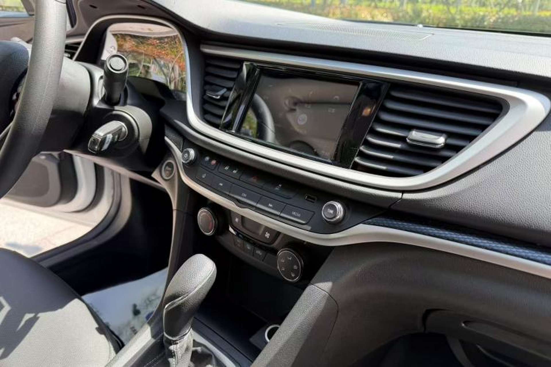 Used Buick GT 2021 Revised Version Flagship 1.5L Automatic Elite Edition Audio And AC Panel