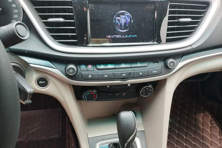 Used Buick GT 2021 Exemplar 1.5L Automatic Elite Version Audio And AC Panel