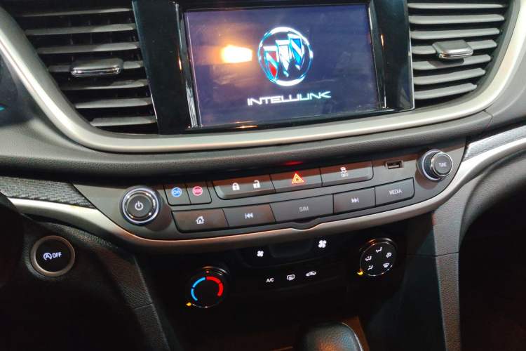 Used Buick GT 2021 Revised Version Flagship 1.5L Automatic Elite Edition Audio And AC Panel