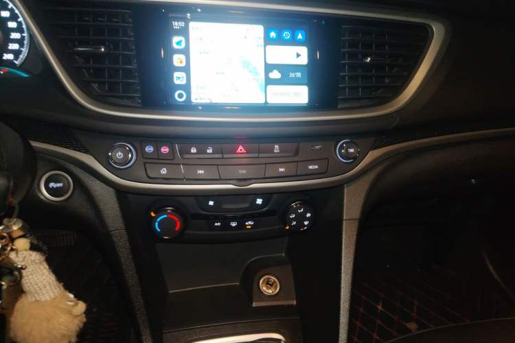 Used Buick GT 2021 Revised Version Flagship 1.5L Automatic Elite Edition Audio And AC Panel