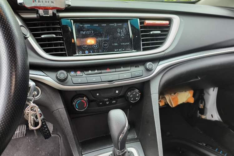 Used Buick GT 2021 Revised Version Flagship 1.5L Automatic Elite Edition Audio And AC Panel