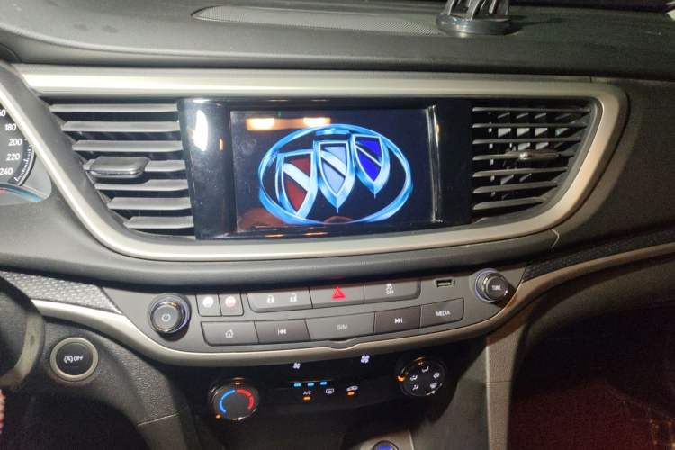 Used Buick GT 2021 Revised Version Flagship 1.5L Automatic Elite Edition Audio And AC Panel