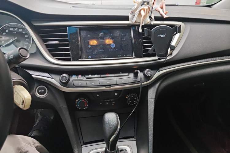 Used Buick GT 2021 Revised Version Flagship 1.5L Automatic Elite Edition Audio And AC Panel