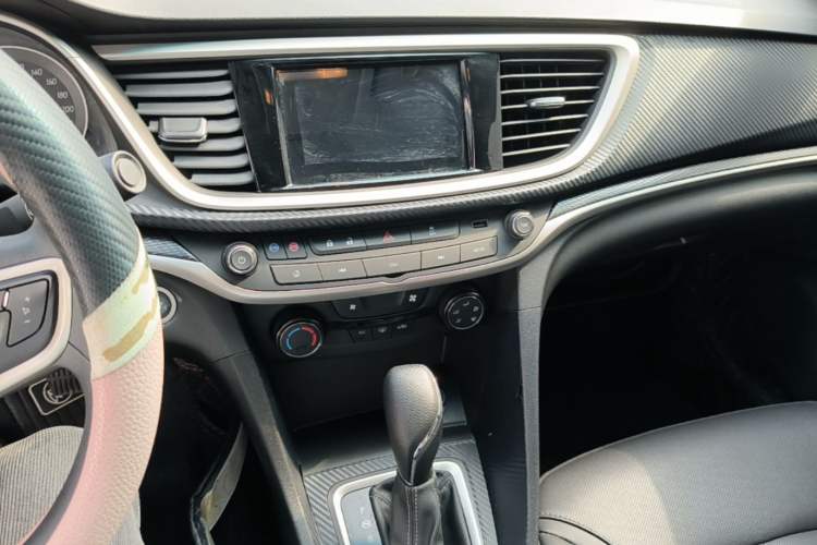 Used Buick GT 2021 Revised Version 1.3T Automatic Mild Hybrid Elite Edition Audio And AC Panel