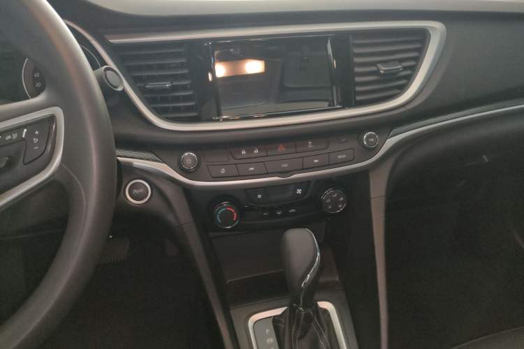 Used Buick GT 2021 Revised Version Flagship 1.5L Automatic Elite Edition Audio And AC Panel
