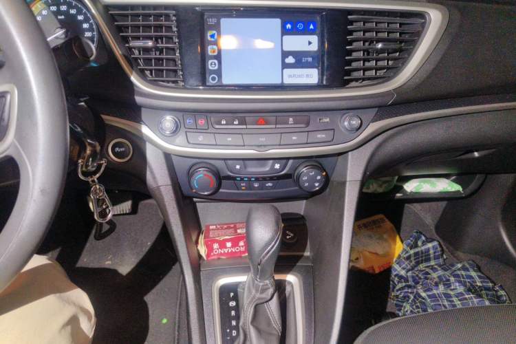 Used Buick GT 2021 Revised Version Flagship 1.5L Automatic Elite Edition Audio And AC Panel