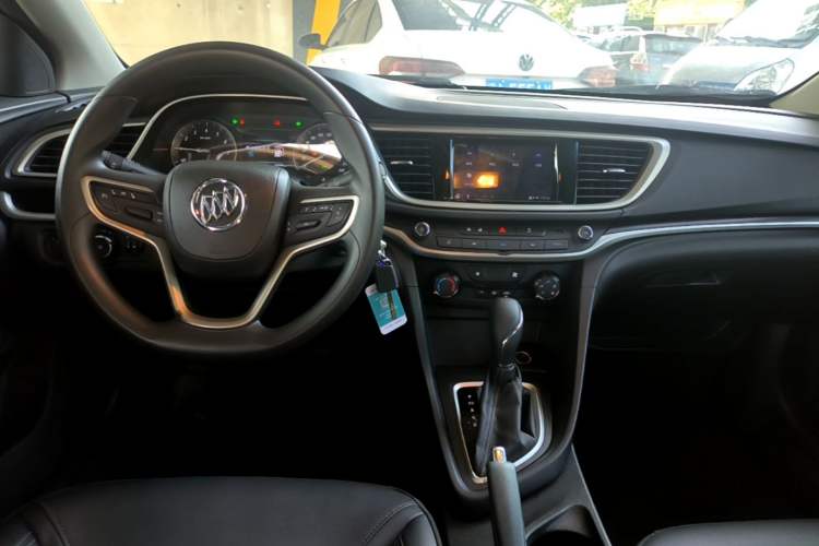 Used Buick GT 2021 Revised Version Flagship 1.5L Automatic Entry-Level Trim Center Console