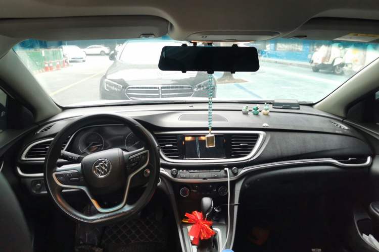 Used Buick GT 2021 Revised Version 1.3T Automatic Mild Hybrid Elite Edition Center Console