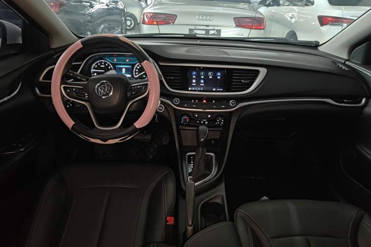 Used Buick GT 2021 Revised Version Flagship 1.5L Automatic Entry-Level Trim Center Console
