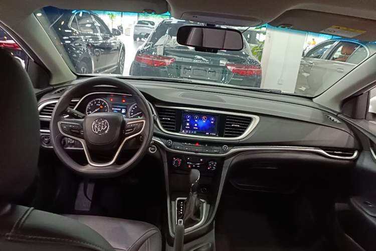 Used Buick GT 2021 Revised Version Flagship 1.5L Automatic Entry-Level Trim Center Console