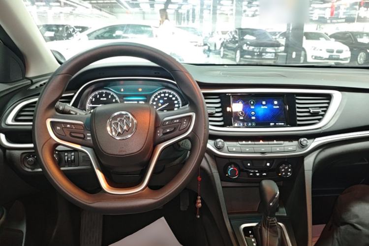 Used Buick GT 2021 Revised Version Flagship 1.5L Automatic Entry-Level Trim Center Console