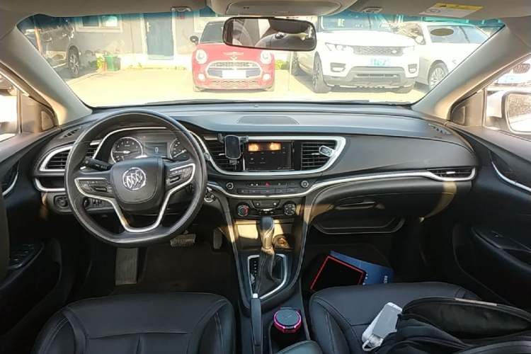 Used Buick GT 2021 Revised Version Flagship 1.5L Automatic Entry-Level Trim Center Console